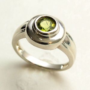 Vintage Sterling Silver Ring with a Green Peridot